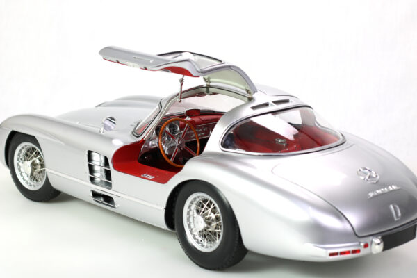 LEGRAND Mercedes-Benz 300 SLR "Uhlenhaut Coupé" 1/8 kit red – Bild 6