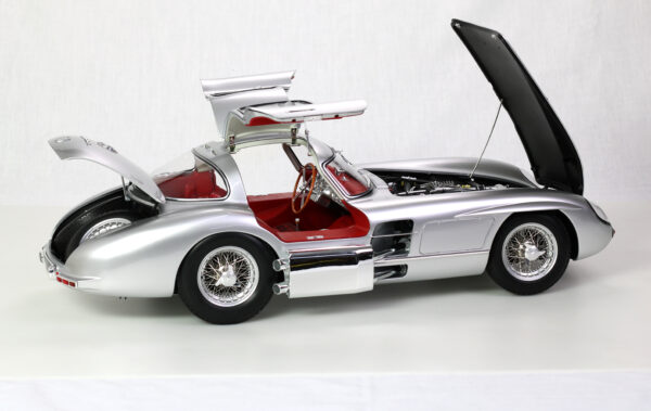 LEGRAND Mercedes-Benz 300 SLR "Uhlenhaut Coupé" 1/8 kit red – Bild 3