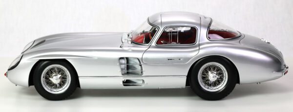 LEGRAND Mercedes-Benz 300 SLR "Uhlenhaut Coupé" 1/8 kit red – Bild 4