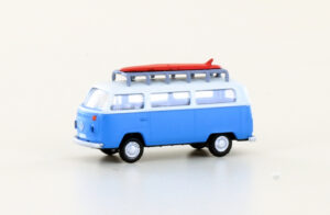 VW T2 Bus mit Surfbrett, blau/weiß