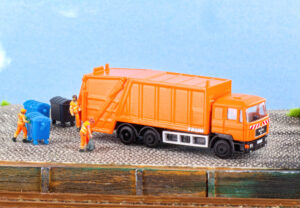 MiNiScene refuse collection with figures, neutral